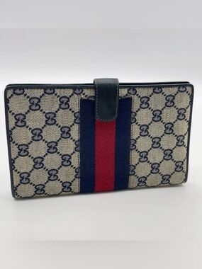 Auth Gucci Sherry Line Navy GG
Canvas Passcase/Wallet